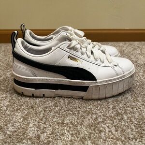 Puma platform women’s sneakers white and black size 7.5